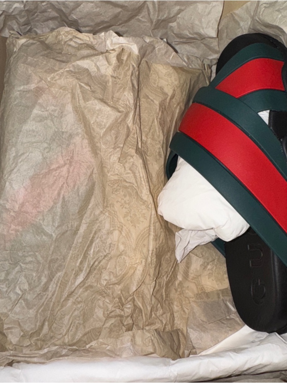 Gucci Men’s Criss Cross Rubber Slide Sandals 8 - Picture 10 of 12